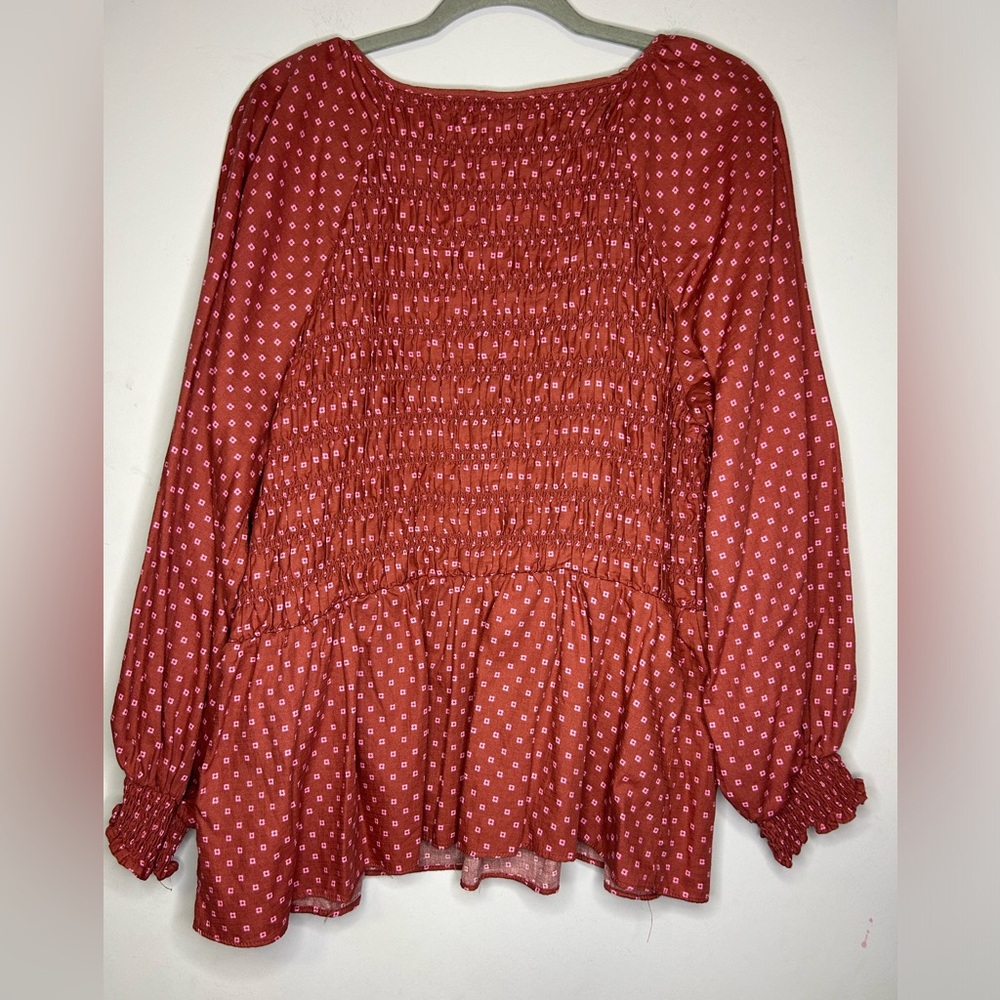 Ava & Viv Women's 1X burgundy smocked blouse micro pink flowers, Balloon sleeve - Picture 2 of 5
